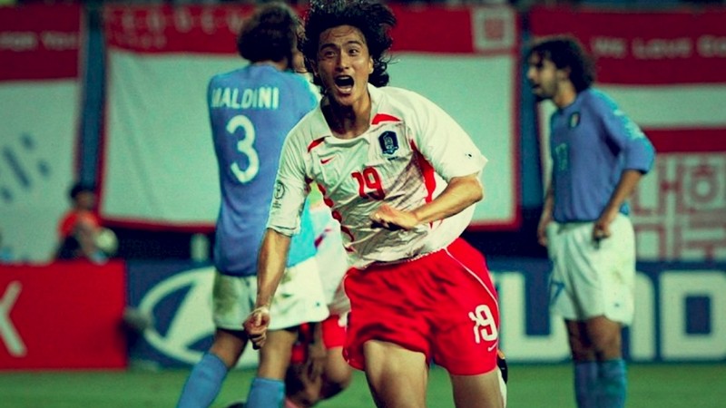 Ahn Jung-hwan từng là ngôi sao lớn của bóng đá Hàn Quốc