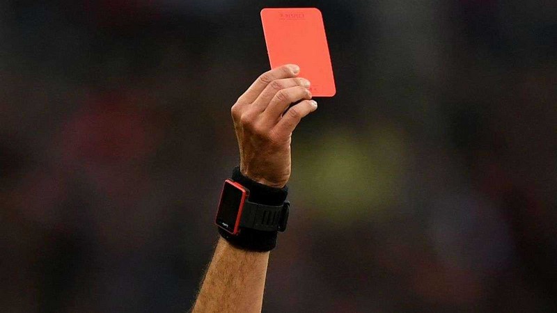 Thẻ đỏ trong bóng đá là gì | Những tình huống nhận thẻ đỏ nổi tiếng