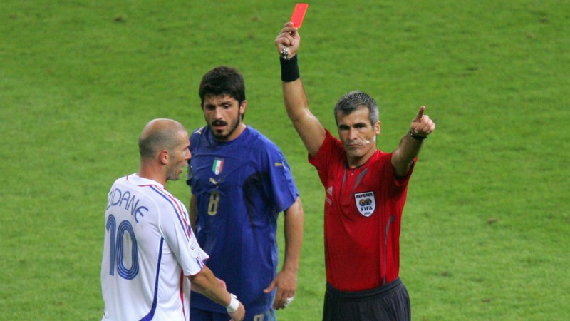 Chiếc thẻ đỏ của Zidane chắc chắn là chiếc thẻ đỏ đáng nhớ nhất thế giới